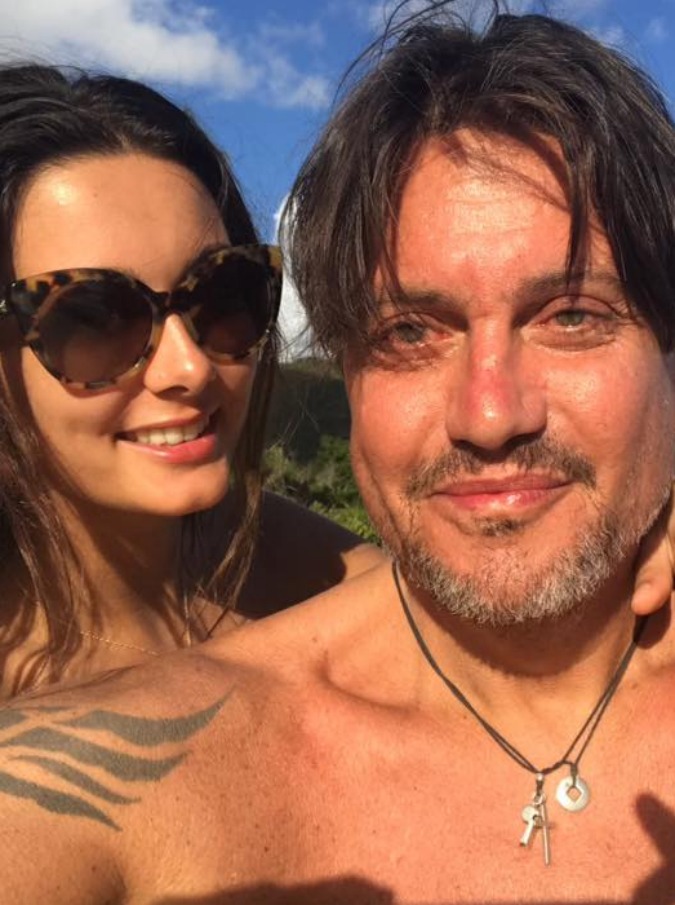 Copertina di Ottavia Pojaghi Bettoni, fidanzata di Cristiano De André: “Non mi ha picchiata, sto bene. Vi chiedo di non parlarne più”