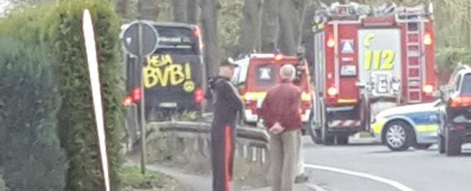 Copertina di Borussia Dortmund, tre esplosioni davanti al bus della squadra che va verso lo stadio. Ferito Bartra, gara rinviata