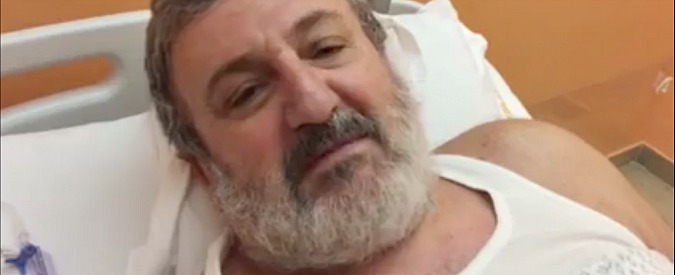 Copertina di Il messaggio di Michele Emiliano dall’ospedale (in canotta): “Sto bene, la campagna continua”