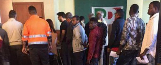 Primarie Pd, polemiche al Sud: a Ercolano votano anche i richiedenti asilo. A Nardò seggio chiuso: “Troppi elettori di destra”