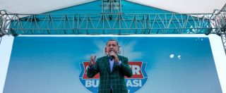 Copertina di Referendum Turchia, Erdogan vince ma il Paese è spaccato: il super presidenzialismo passa con il 51%