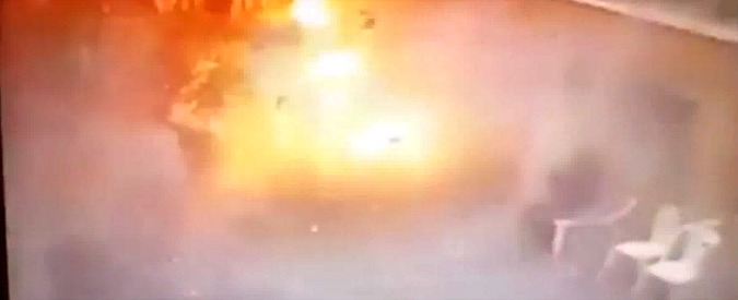 Copertina di Egitto, le drammatiche immagini dell’esplosione nella cattedrale copta di Alessandria