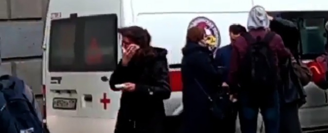 Copertina di I primi soccorsi: feriti e volti insanguinati alla fermata della metro