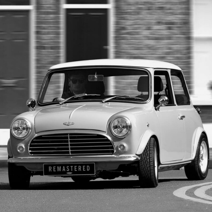 Copertina di Mini, che fascino quella degli anni ’60. In Inghilterra la rifanno – FOTO