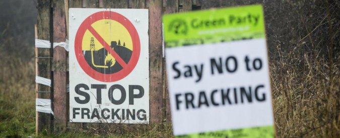 Copertina di A Torino in mostra ‘La macchina estrattiva’. Ma a furia di scavare cosa rimarrà?