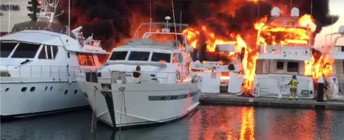 Copertina di Ecco come bruciano decine di milioni di euro: in fiamme 5 yacht a Barcellona