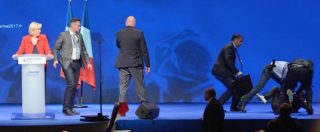 Copertina di Francia, scontri al comizio di Marine Le Pen: aggredito deputato. La candidata: “È giunta l’ora della scelta”