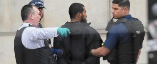 Copertina di Londra, 27enne arrestato vicino al Parlamento. Scotland Yard: “Aveva due coltelli, preparava azione terroristica”