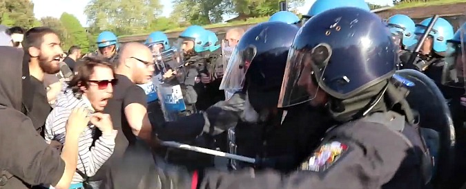 Copertina di Lucca, corteo anti-G7 prova a forzare la zona rossa. Cariche e scontri con la polizia
