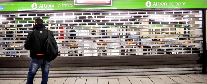 Copertina di Milano, sciopero dei mezzi Atm. I commenti sui social: “Come si fa a permetterlo durante il Salone del Mobile”