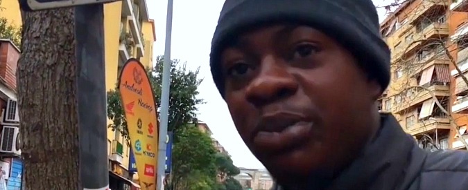 Copertina di Migranti, l’elemosina “socialmente utile” dei richiedenti asilo. “Sento il bisogno di darmi da fare, e gli italiani apprezzano”