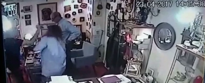 Copertina di Israele, ferisce a coltellate 4 persone: arrestato 18enne palestinese