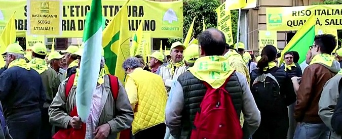 Copertina di “Difendiamo il riso italiano”. La protesta di agricoltori e mondine davanti al ministero delle Politiche agricole