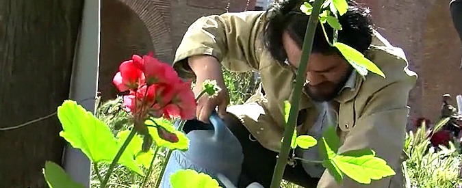 Copertina di I giardini di Roma? Li curano anche i senzatetto. Parte Sempreverde: “Laboratorio di rinascita di spazi comuni”