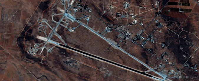 Siria, la stampa araba: “Russia era a conoscenza. Raid limitati a depositi e strutture, non alle piste”