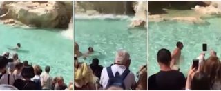 Copertina di Roma, fa il bagno nudo nella fontana di Trevi davanti a centinaia di turisti: denunciato