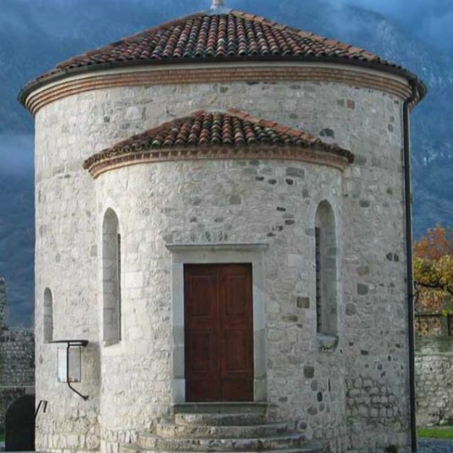 Borghi più belli d’Italia, il primo è Venzone. Ricostruito pietra su pietra dopo il terremoto del Friuli nel 1976