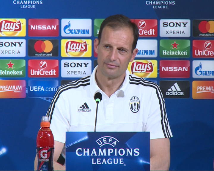 Copertina di Juventus-Monaco, Allegri: “Come sta Higuaìn? Ha un cerotto al piede?” e il mister se la ride…