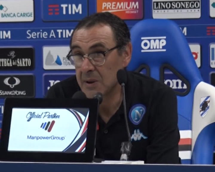Copertina di Napoli, Sarri: “Il razzismo mi fa inc***are”. Ma un anno fa era accusato di aver dato del “frocio” a Mancini