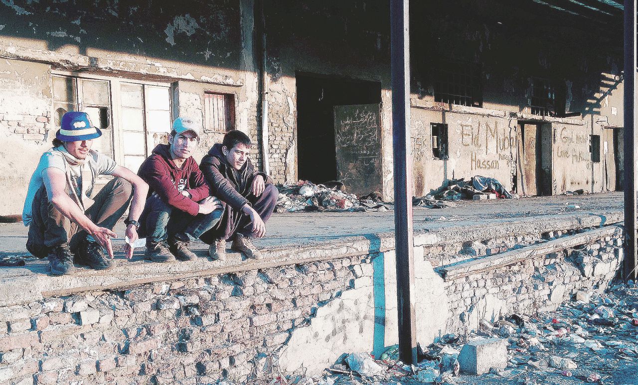 Copertina di I nati al posto sbagliato nella palude Belgrado