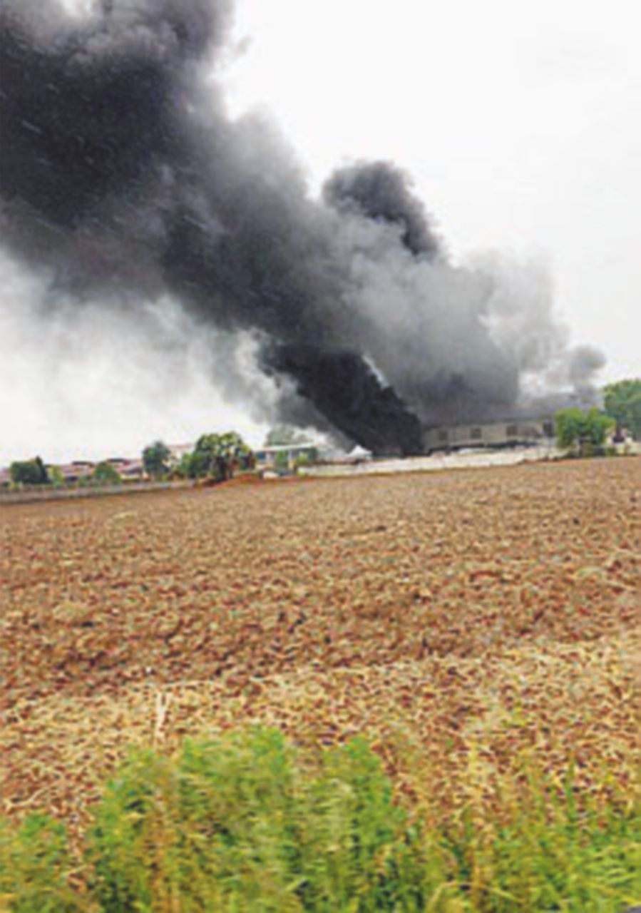 Fabbrica di polistirolo a fuoco nel Torinese:   si salvano  due operai