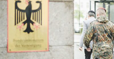 Copertina di Controsenso tedesco: leva militare volontaria, ma gli uomini in odor di arruolamento devono avere il nulla osta per viaggi superiori ai tre mesi