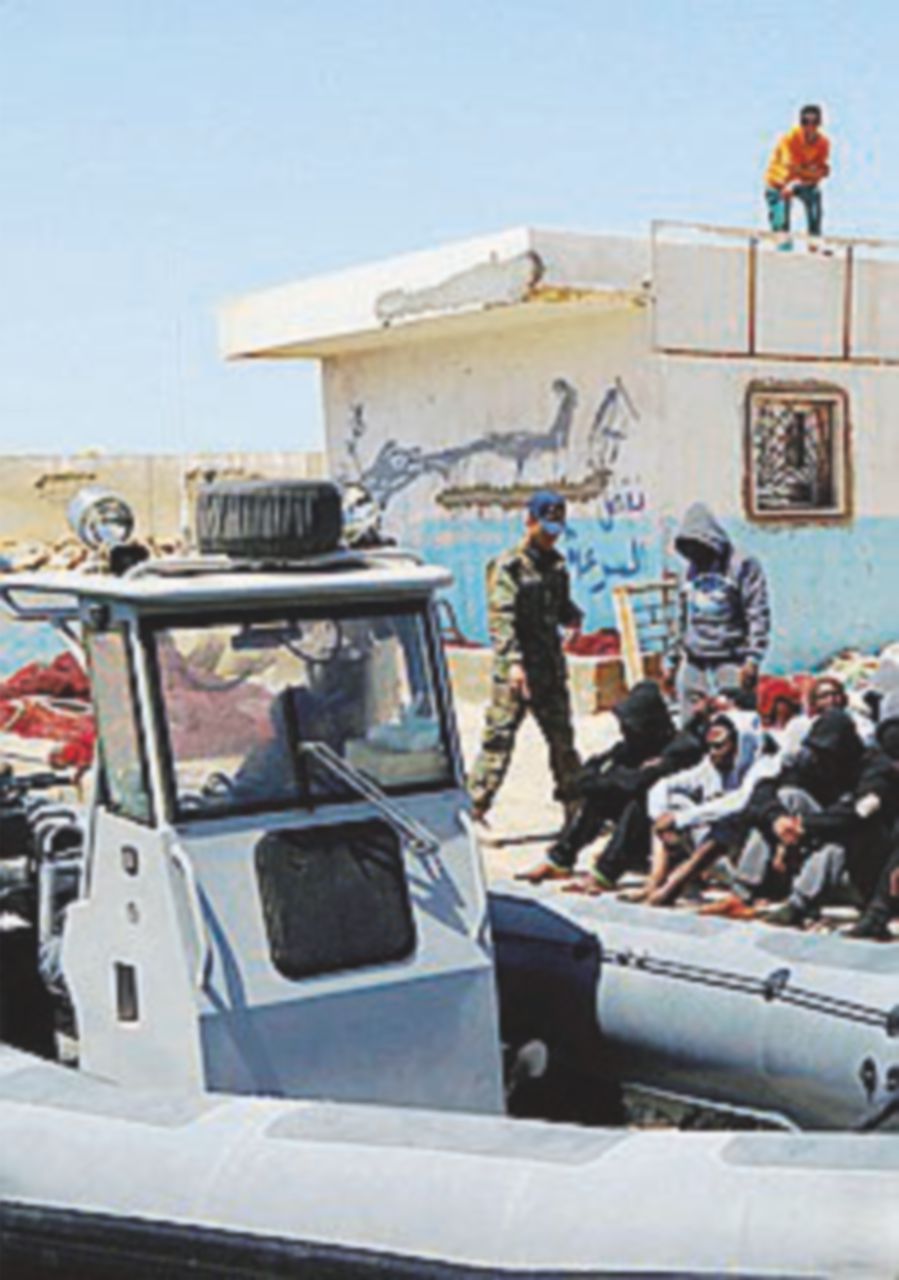 Primo salvataggio della Guardia costiera libica: 300 naufraghi