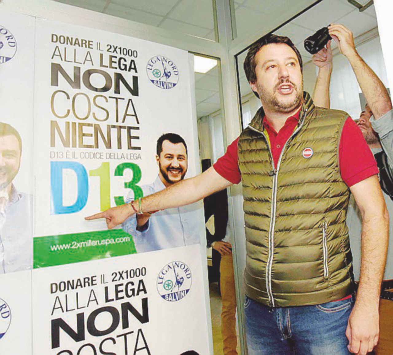 Copertina di Salvini segretario: “O con me o fuori”