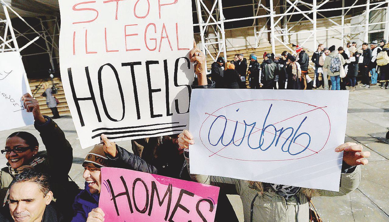 Copertina di Caccia ai furbetti degli affitti in nero: scatta la ‘tassa Airbnb’