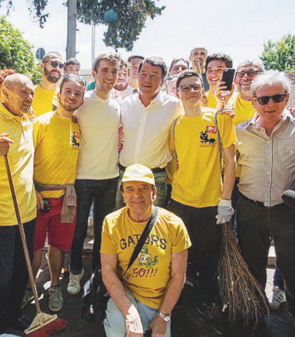 Copertina di “Magliette gialle” respinte dalle zone del sisma