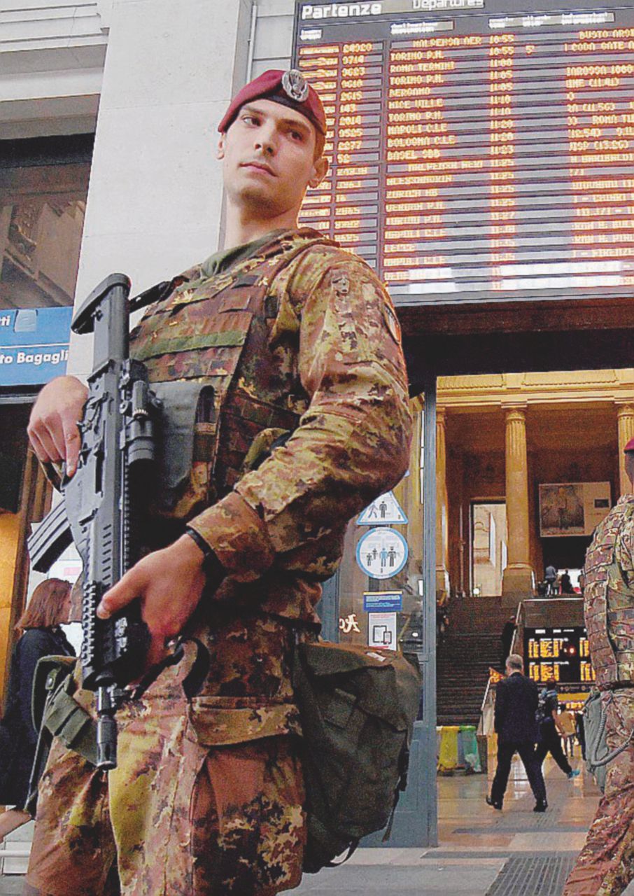 Controlli - Militari in stazione di Milano: giovedì accoltellati un poliziotto e un soldato - Ansa Migranti, corteo e polemiche dopo l’attacco