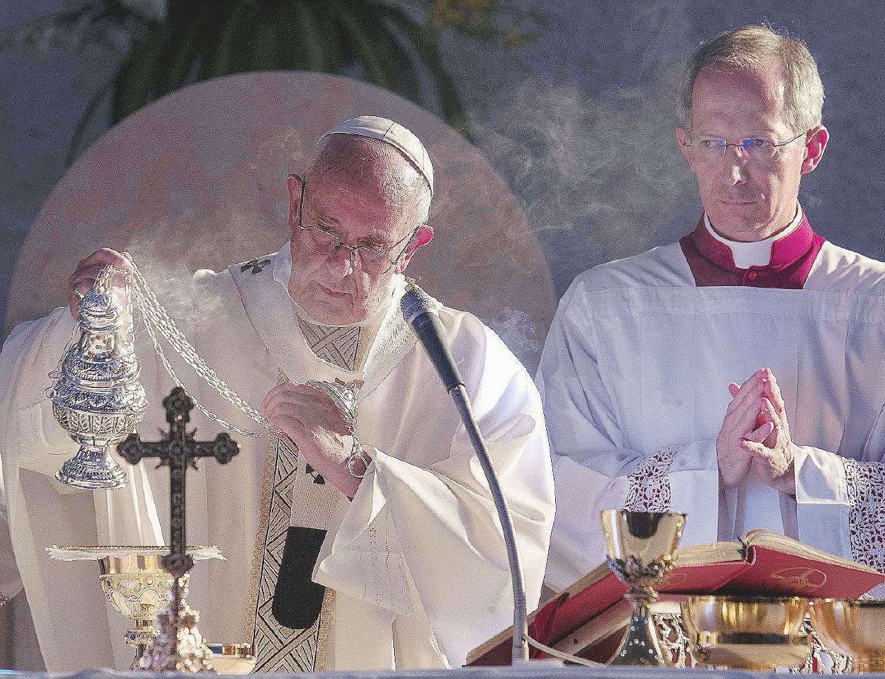 Copertina di I vescovi accontentano il Papa Bassetti il più votato dalla Cei