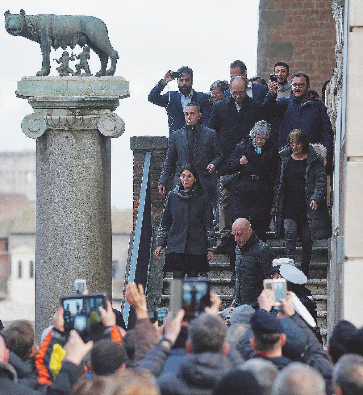 Copertina di “Tempi lunghi perché facciamo le gare. Resistiamo alle minacce”