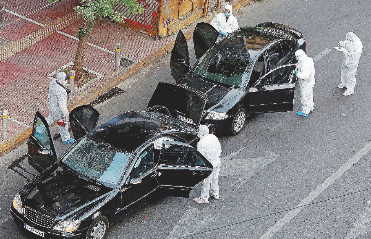 Bomba contro l’ex premier greco mandato dalla Troika