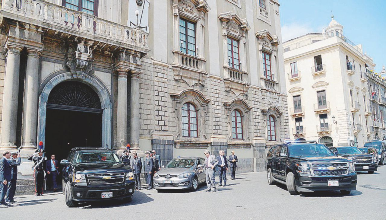 Copertina di Aiuto, mi si è inceppato il punto G. Il governo mondiale non dà più risultati