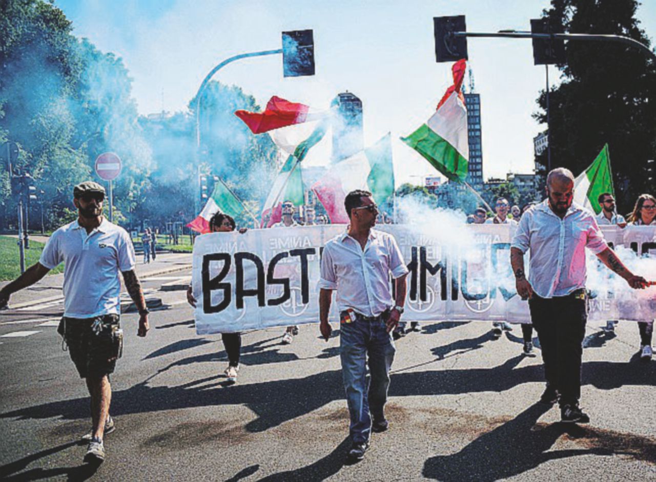 Milano, flop dei fascisti contro gli immigrati