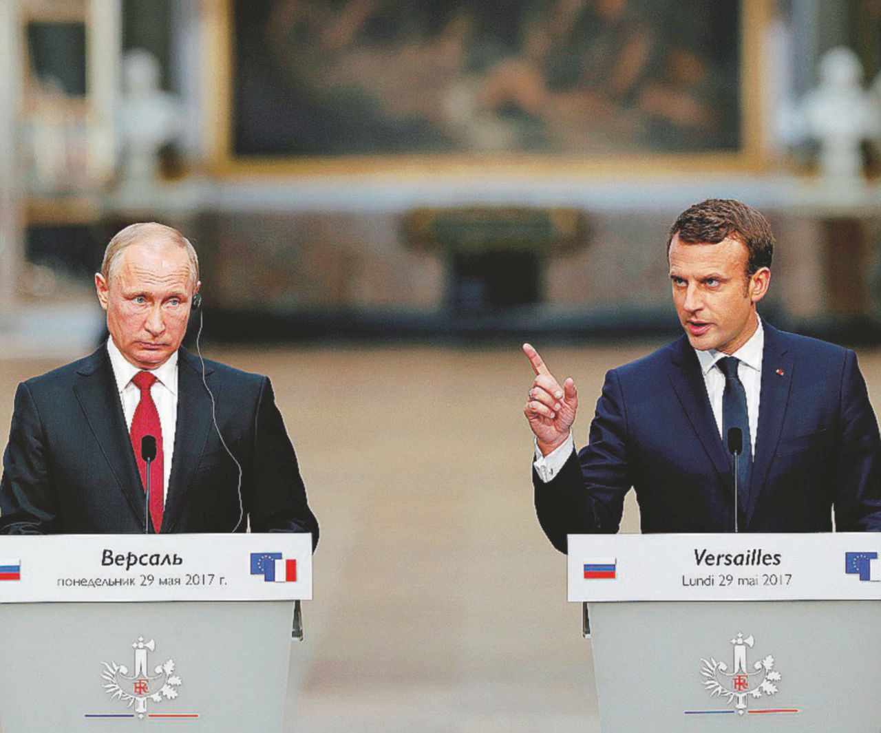 Copertina di Versailles, Macron provoca Putin a colpi di fioretto