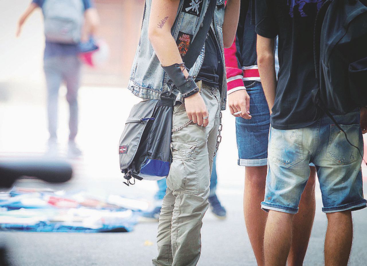 Copertina di “Balena blu o no aumentano gli atti di autolesionismo”