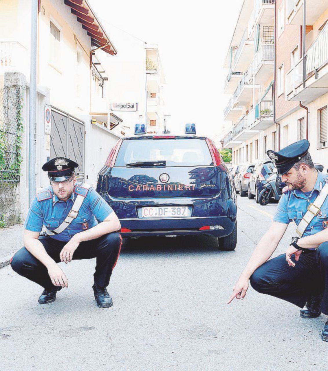 Torino, neonato trovato morto per strada sarebbe stato lanciato da un
