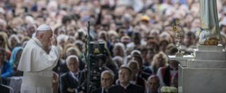 Copertina di Papa Francesco a Fatima proclama santi i due pastorelli Francisco e Giacinta: “Mobilitarsi contro indifferenza” – FOTO