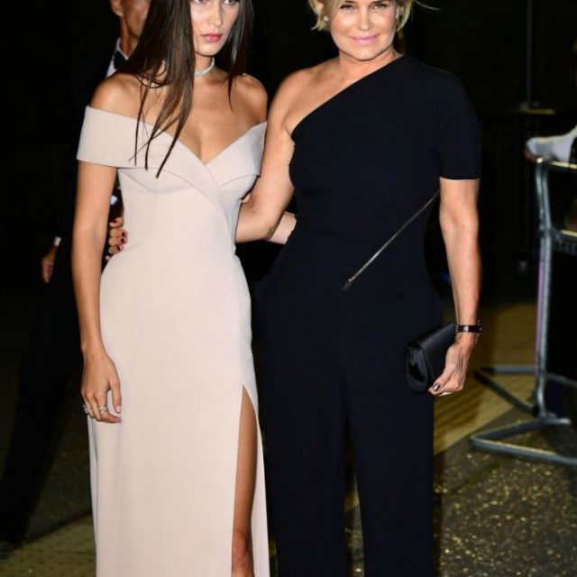 Gigi e Bella Hadid: chi è la (bellissima) mamma delle modelle più famose al mondo – FOTO