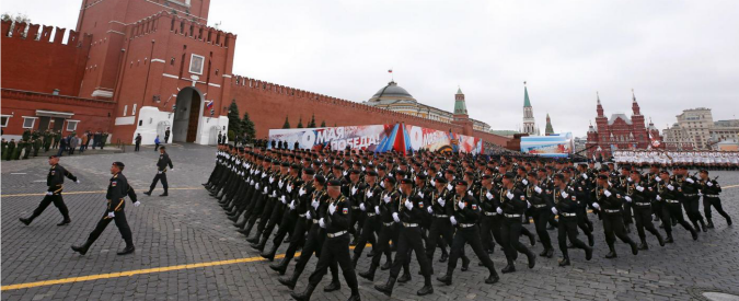 Copertina di Russia, parata militare per celebrare la vittoria nella Seconda Guerra mondiale. Putin: “Aumentiamo difese”- FOTO