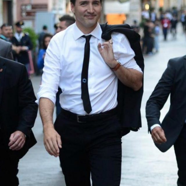 Justin Trudeau, il più amato (e seguito) del G7: Twitter impazzisce per i suoi “flirt impossibili” – FOTO