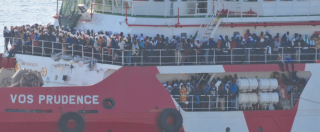 Copertina di Migranti, nave Msf salva 1500 persone ma naviga 3 giorni senza cibo perché i porti in Sicilia sono chiusi per il G7