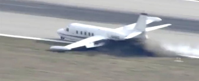 Copertina di Aereo perde la ruota del carrello in volo. Drammatico atterraggio di emergenza in Florida