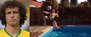 Copertina di Calcio, David Luiz dà spettacolo: il gol acrobatico a bordo piscina è un vero capolavoro