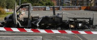 Copertina di Incendio camper a Roma, c’è un sospettato: si cerca tra i campi rom. E spunta la pista degli spacciatori di zona
