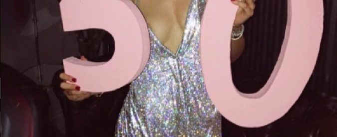 Chiara Ferragni per la festa di compleanno copia il vestito di Paris Hilton e i social si scatenano (FOTO E VIDEO)