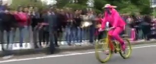 Copertina di Giro d’Italia 2017, invade il percorso della seconda tappa: ecco come viene placcato