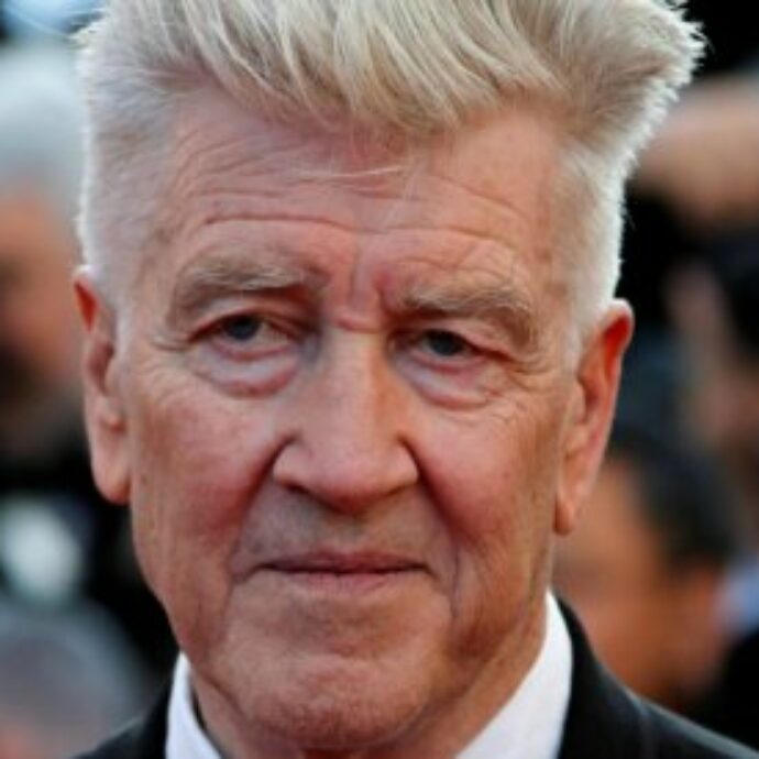 David Lynch: “Ho un enfisema polmonare da fumo, non posso uscire e camminare troppo senza ossigeno”